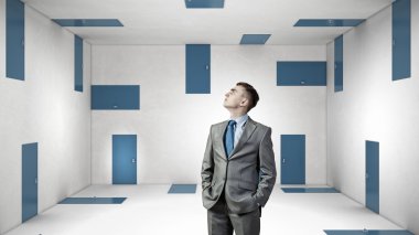 Çıkış yolu bulmaya çalışıyor. Karma ortam. Karışık teknik