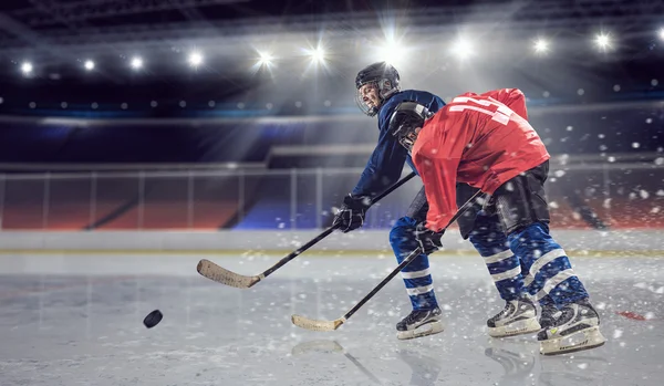 Eishockeyspiel in der Eishalle. Gemischte Medien — Stockfoto