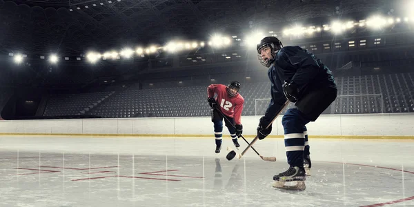 Match de hockey à la patinoire. Techniques mixtes — Photo