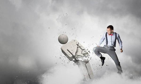 Человек разбивает противника. Смешанные медиа
