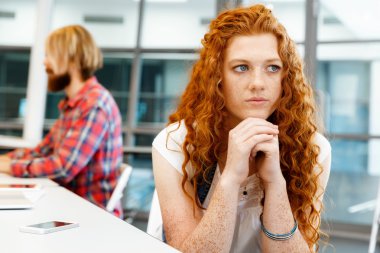 Yaratıcı iş kadını ofiste