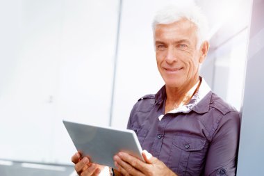 ofis yakışıklı işadamı