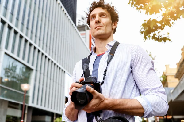 Male photographer taking picture — Stock Photo, Image