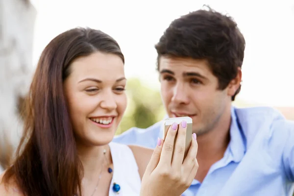 Pareja joven en el parque Fotos de stock