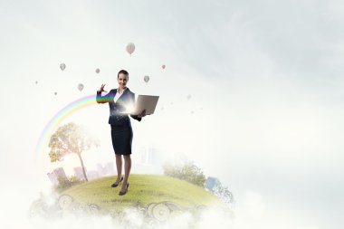 Dizüstü elinde olan kadın. Karışık teknik