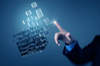 Erkek elinde küp. Karışık teknik