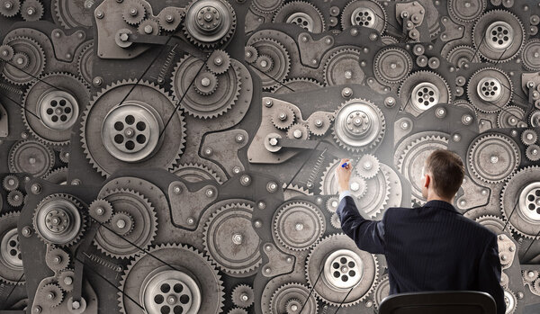 Обладает конструктивным мышлением. Смешанные медиа
