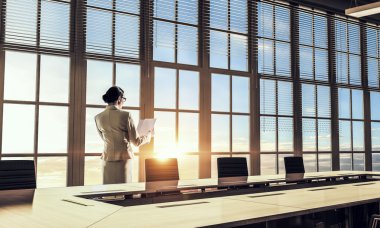 Günbatımına kadar çalışıyor. Karma ortam. Karışık teknik