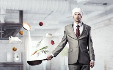 Özel bir şey pişiyor. Karışık teknik