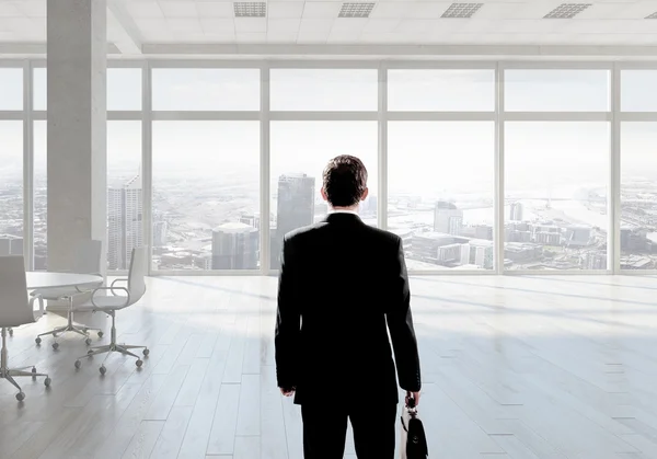 Homme d'affaires au bureau. Techniques mixtes — Photo