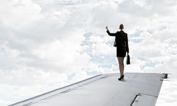 Hon flyger högt. Mixed media — Stockfoto