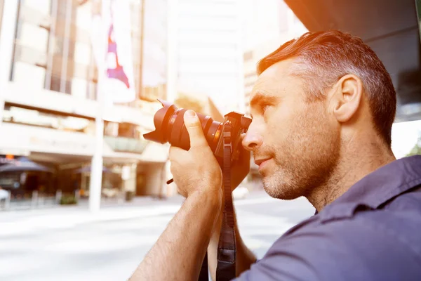 Mannelijke fotograaf nemen foto — Stockfoto