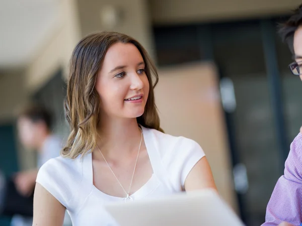 Young busines woman in office — Stock Photo, Image