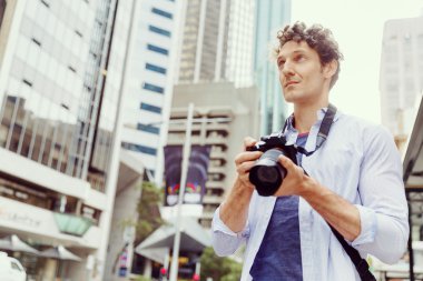 Erkek fotoğrafçı alarak resim