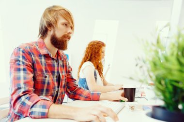 ofis yakışıklı işadamı