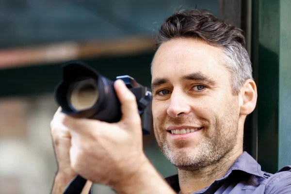 Male photographer taking picture — Stock Photo, Image