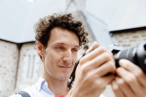 Male photographer taking picture — Stock Photo, Image