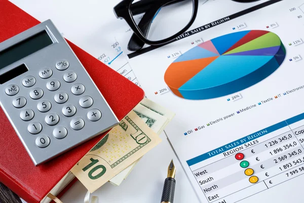 Financial charts and graphs on the table — Stock Photo, Image