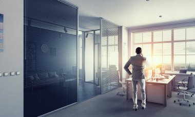 İş konuşmak sahip adam. Karışık teknik