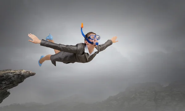 Frau im Himmel schwebt. Gemischte Medien — Stockfoto