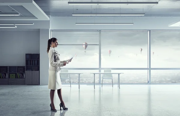 Businesswoman holding paper sheets  . Mixed media — Stock Photo, Image