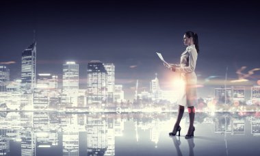 Geç geceye kadar çalışma. Karışık teknik