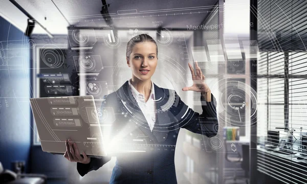 Mujer con portátil en las manos. Medios mixtos — Foto de Stock