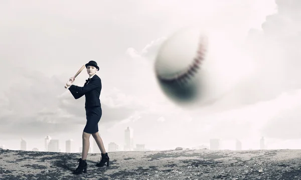Žena hrát baseball. Kombinovaná technika — Stock fotografie