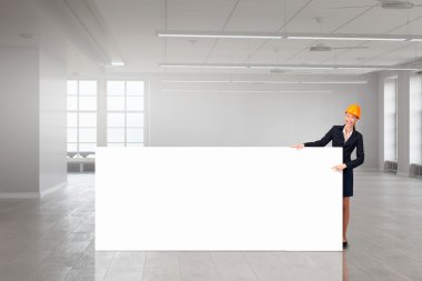 Kadın mühendis ile bayrak. Karışık teknik