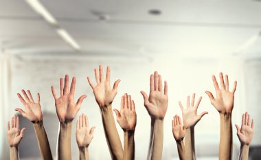 Ellerin jestleri gösterilen