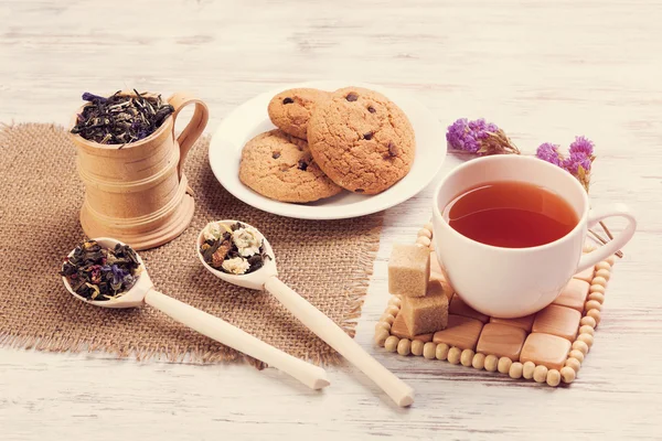 Bitkisel çay ve kurabiye — Stok fotoğraf