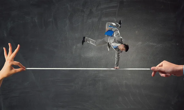 Jeune homme d'affaires breakdancer. Techniques mixtes — Photo