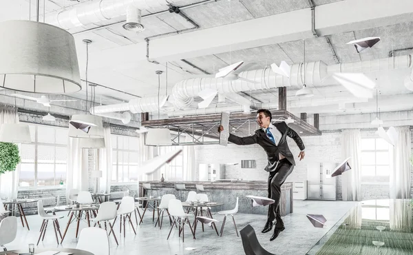 Salto uomo d'affari in carica. Mezzi misti — Foto Stock