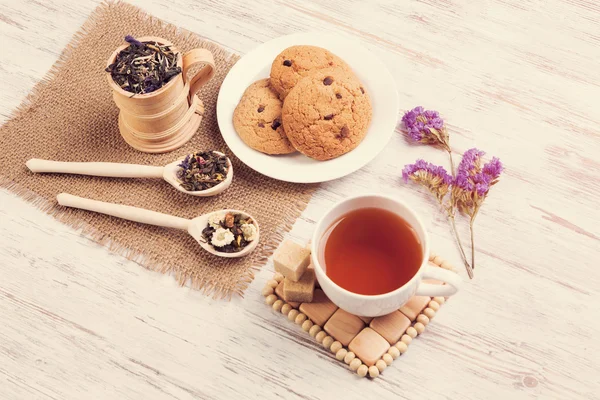 Té de hierbas y galletas —  Fotos de Stock