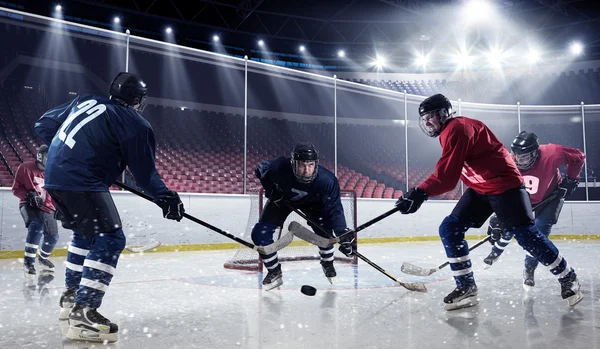 Match de hockey à la patinoire. Techniques mixtes — Photo