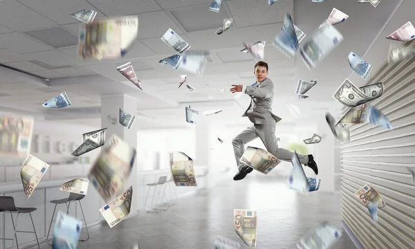 사무실에서 사업을 점프. 혼합 매체 — 스톡 사진