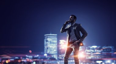 Geç geceye kadar çalışma. Karışık teknik