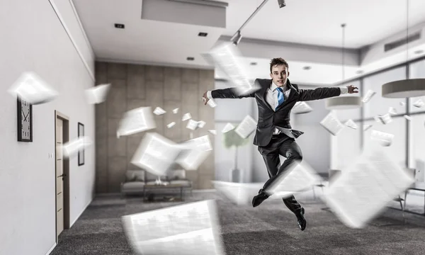 Springen zakenman in office. Mixed media — Stockfoto