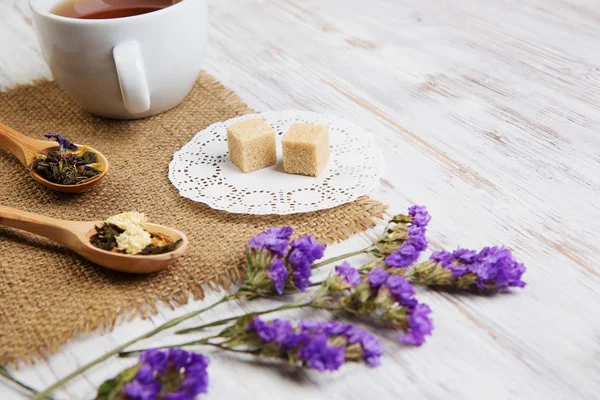 Chá de ervas e biscoitos — Fotografia de Stock