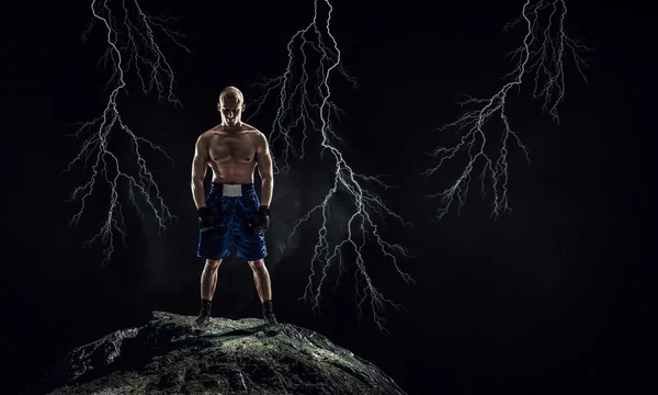 Box fighter trainning utomhus. Mixed media — Stockfoto