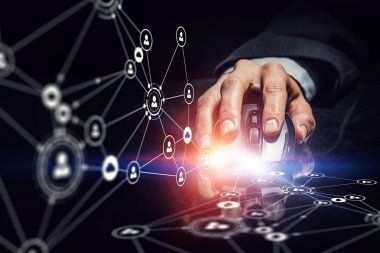 Kablosuz fare kullanarak iş adamı. Karışık teknik