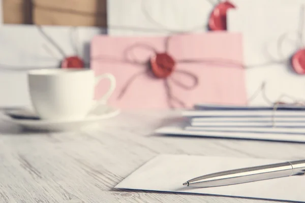 Letters met zegel op tafel — Stockfoto