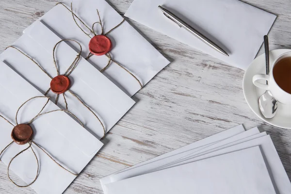 Letters met zegel op tafel — Stockfoto