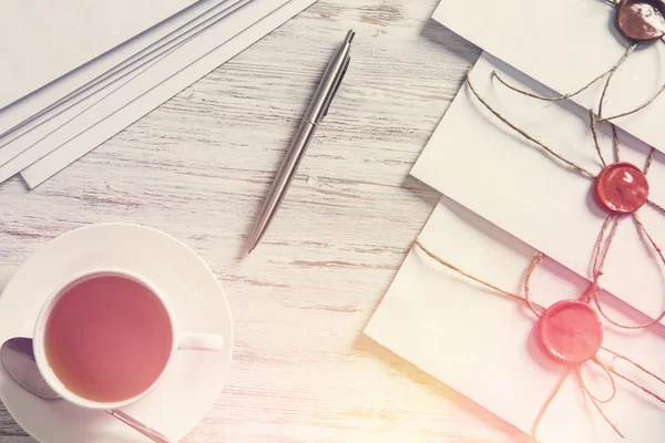 Tablo üzerindeki mühür harflerle