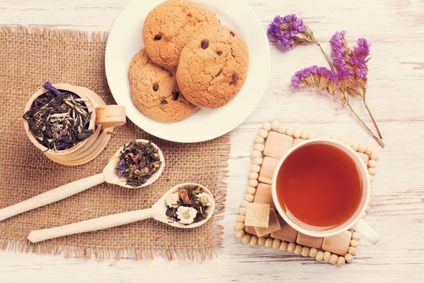 Bitkisel çay ve kurabiye — Stok fotoğraf