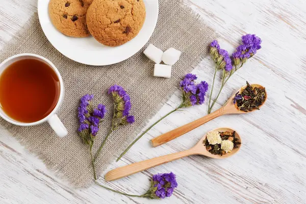 Gyógynövény tea és a cookie-k — Stock Fotó