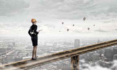 Zarif kadın mühendis. Karışık teknik