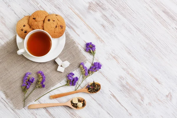 Chá de ervas e biscoitos — Fotografia de Stock