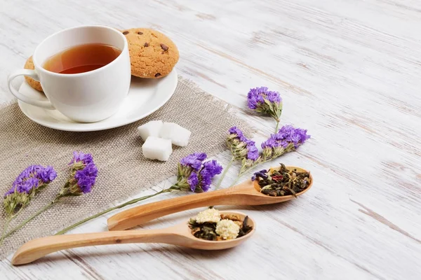 Gyógynövény tea és a cookie-k — Stock Fotó