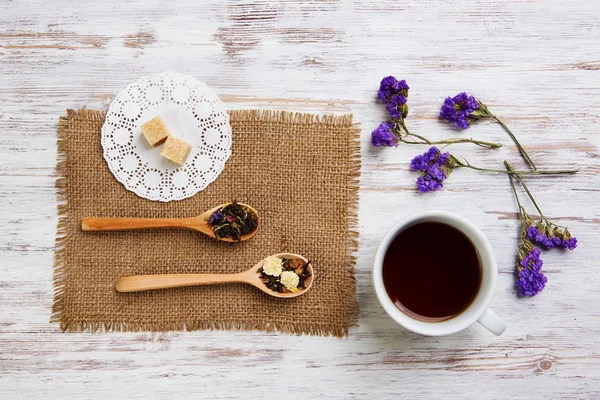 Örtte och cookies — Stockfoto